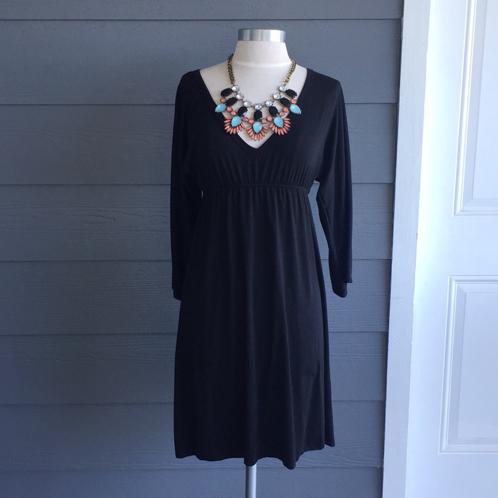 Basic black v-neck dress sz M